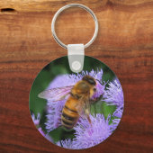 Honingbij op de Sleutelhanger van Paarse Ageratum (Voorkant)