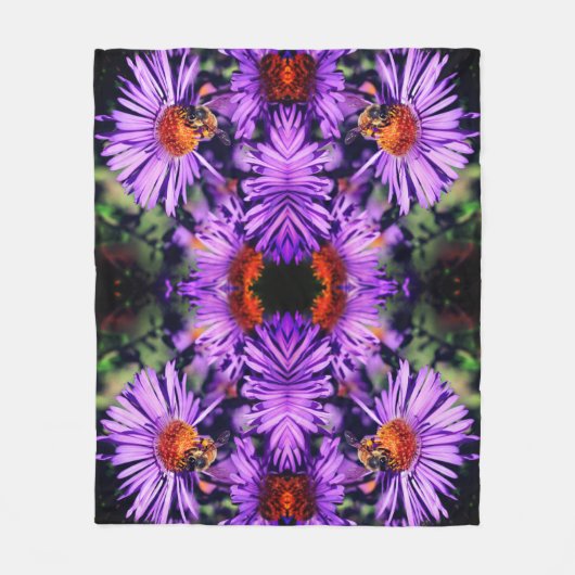 Honingbij op Paarse asterbloem Abstract Fleece Deken (Voorkant)