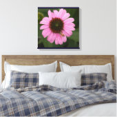 Honingbij op tuinbloem canvas afdruk (Insitu (Slaapkamer))
