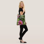 Honingbij & Roze Echinacea Milieuvriendelijke Bood Tote Bag (Op model)
