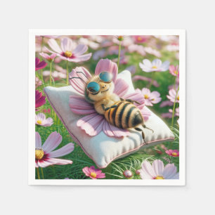 Honingbij rust op een kussen servet