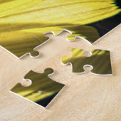 Honingbije op macrofoto gele andelion legpuzzel (Zijkant)