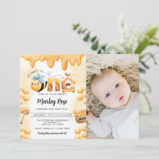 Honingbijen 1e verjaardag Fotouitnodiging Kaart (Staand voorkant)