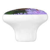 Honingbijen op Ageratum Ceramic Knob. Keramische Knop (Zijkant)