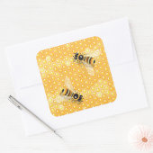 Honingbijen op een helder honingraatpatroon vierkante sticker