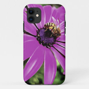 Honingbijen op een Paarse Afrikaanse Daisy Art iPhone 11 Hoesje