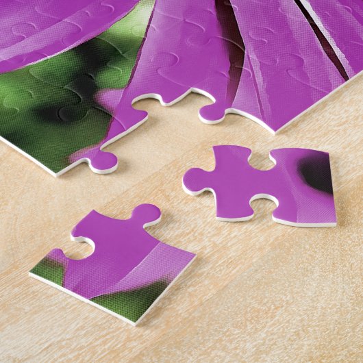 Honingbijen op een Paarse Afrikaanse Daisy Art Legpuzzel (Zijkant)