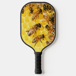 Honingbijen op Honeycomb Pickleball Paddle