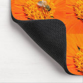 honingbijen op oranje mousepad muismat (Hoek)