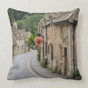 Honingkleurige huisjes in Castle Combe, Britse kus Kussen