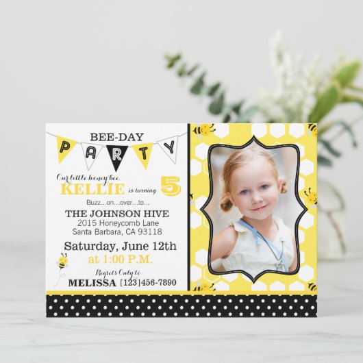 Honingraat Stippen en Bumble Bee Verjaardag Uitnod Kaart (Staand voorkant)