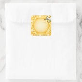 Honingraatachtergrond met een schattige honingbij vierkante sticker (Tas)