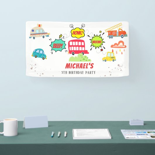 Honk piep van gelukkig voertuigen jongen verjaarda spandoek (Beurs)