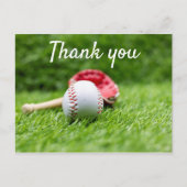 Honkbal en knuppel zijn op groen gras Dank u Briefkaart (Voorkant)