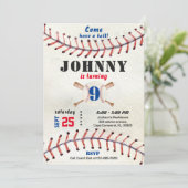 Honkbal verjaardagsuitnodiging voor jongen met fot kaart (Staand voorkant)