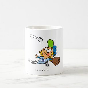 Honkbalkatcher vangt bal middenin duik koffiemok