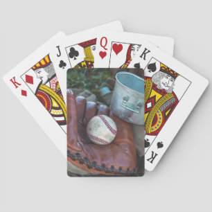 honkbalkit en bal honkbal handschoen amer pokerkaarten