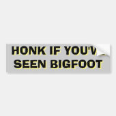 Honking voor Bigfoot Sasquatch Zwart en Geel Bumpersticker (Voorkant)