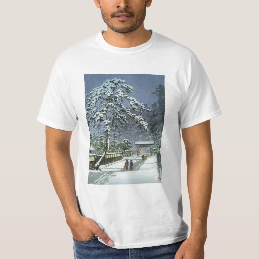 Honmonji Temple in Snow - Kawase Hasui 川 巴 水 T-shirt (Voorkant)