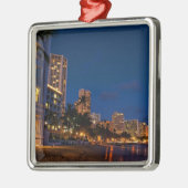 Honolulu, Oahu, Hawaii. Nachtblootstelling Metalen Ornament (Links)