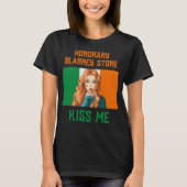 HONORARY BLARNEY STONE IRISH LASS KIST ME T-SHIRT (Voorkant)