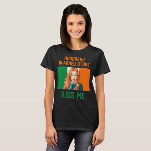 HONORARY BLARNEY STONE IRISH LASS KIST ME T-SHIRT (Voorkant volledig)