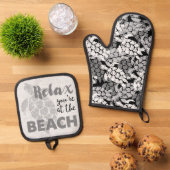 Honu Zee Turtle Hawaiian Tapa in zwart en grijs Ovenwant & Pannenlap Set (Top down)