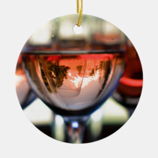 Hood in een wijnglas keramisch ornament (Voorkant)