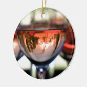 Hood in een wijnglas keramisch ornament (Links)