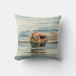 Hoofd boven de waterschildpad kussen