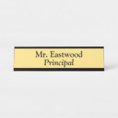 Hoofd in geel bureau naambordje (Voorkant)