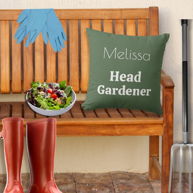 Hoofd Tuinman Tuin Decor Gepersonaliseerd Kussen (A customizable throw pillow cushion in green and white, with Head Gardener caption)