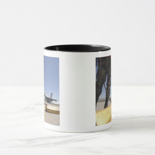 Hoofd van de Amerikaanse luchtmacht Mok (Midden)