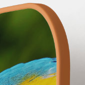 Hoofd van een Blauwe en Gele Macaw Pickleball Paddle (Links Detail)