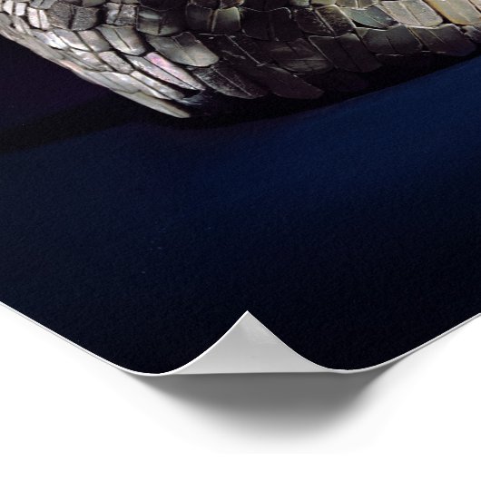 Hoofd van een dier met menselijk hoofd in open kak poster (Hoek)