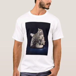 Hoofd van een dier met menselijk hoofd in open kak t-shirt