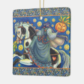 HOOFDKRACHTIGE HORSEVROUW, SIDESADDLE OP DE HALLOG KERAMISCH ORNAMENT (Links)