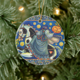 HOOFDKRACHTIGE HORSEVROUW, SIDESADDLE OP DE HALLOG KERAMISCH ORNAMENT