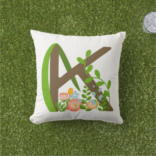 Hoofdletter K bloemenmonogram Buitenkussen