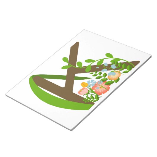 Hoofdletter K bloemenmonogram Notitieblok (Schuin)