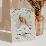 Hoofdstuk Sixty Fun Moderne foto 60e verjaardag Kaart<br><div class="desc">Hoofdstuk Zestig! Nodig vrienden en familie uit om een 60e verjaardagsfeest te vieren met deze leuke uitnodigingen voor moderne volwassen verjaardagen. Het ontwerp is voorzien van een fotomap, de tekst 'Chapter Sixty in serif en kalligrafie lettertype, faux gold glitter confetti en een bewerkbare verjaardag sjabloon die gemakkelijk aan te passen...</div>