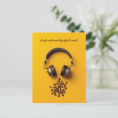 Hoofdtelefoon & koffiebonen briefkaart (Staand voorkant)