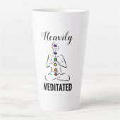 Hoog geMediteerde Chakra Meditation Latte Mok (Voorkant)