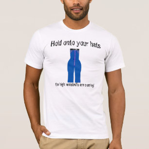 Hoog gewaste Jeans komen uit T-shirt