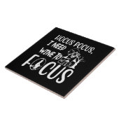 Hoog pocus i need wine to focus tegeltje (Zijkant)