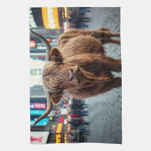 Hoogland Koe in Times Square Theedoek (Verticaal)