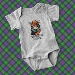 Hoogland Koe met Farquharson Tartan Sjaal Romper