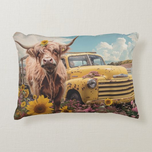 Hoogland Koe Oude Gele Vrachtwagen Zonnebloem Land Accent Kussen (Voorkant)