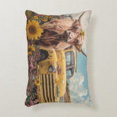 Hoogland Koe Oude Gele Vrachtwagen Zonnebloem Land Accent Kussen (Voorkant(Verticaal))