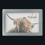 Hoogland koe portret eigen naam initiaal monogram gesp<br><div class="desc">Hoogland koe portret monogram aangepaste naam initiaal. Portretfoto van een majestueus oranje bruin hooglandvee op een broze dag met witte achtergrond.</div>